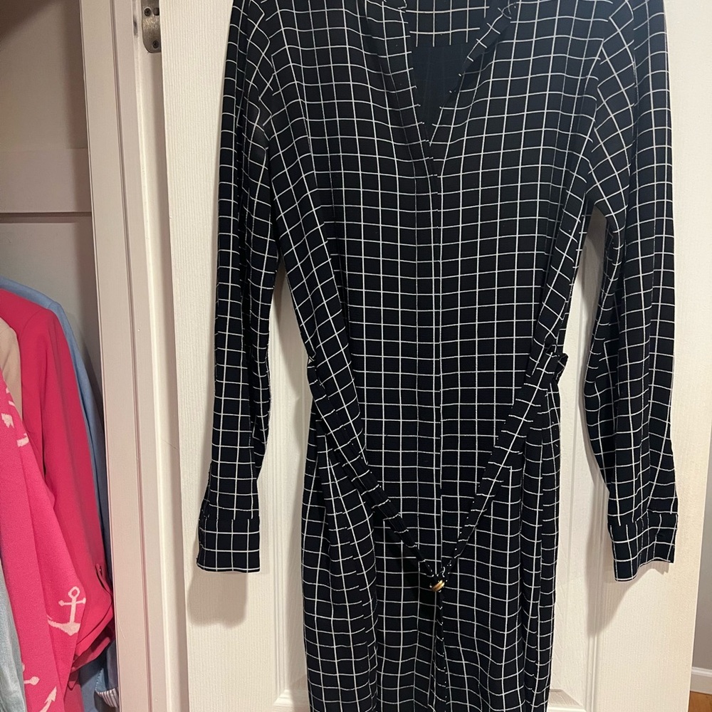 Michael Kors Black and White Long Sleeve V-Neck Dress